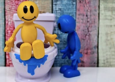 女性用風俗でセラピストにおもらしを見てもらっている女性